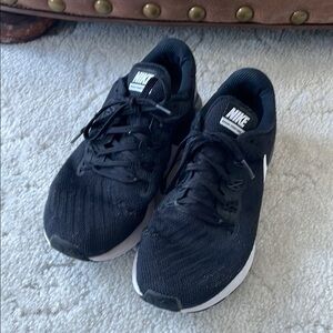 Nike women’s Black Running Shoes